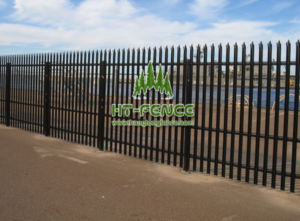 W Pale palisade fence