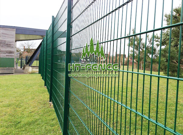 Twin wire mesh fencing panel